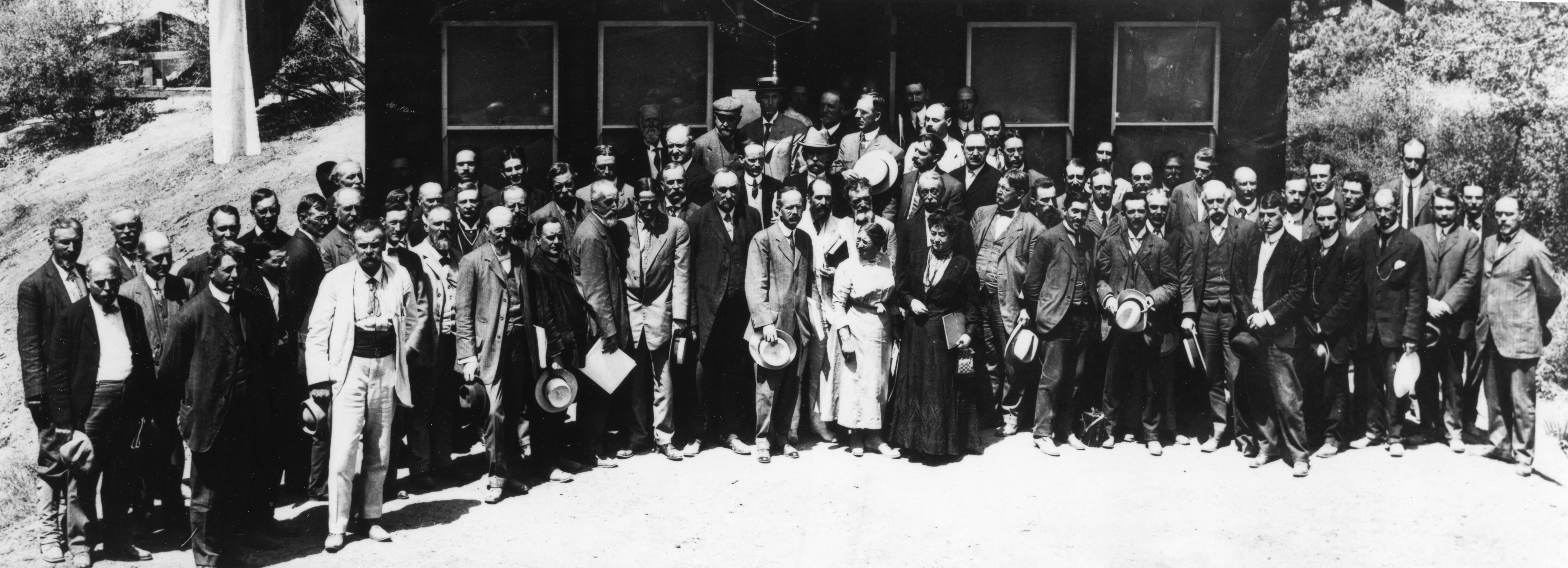 Fourth Conference of the International Union for Co-operation in Solar Research, Mount Wilson, 1910 group photo
