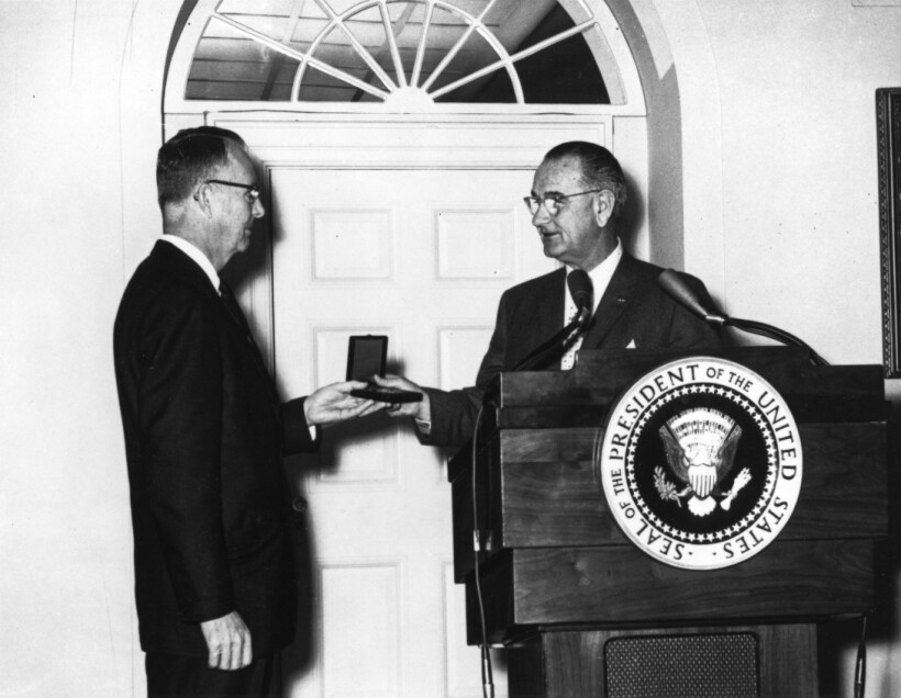 September 2017 Photo of the Month: Alvarez Luis C14