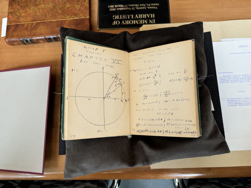 feynman-notebook.jpg