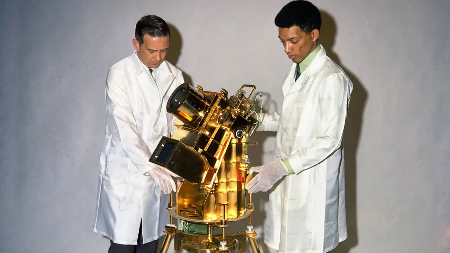 Book spotlight: The Quiet Genius of George R. Carruthers - AIP.ORG