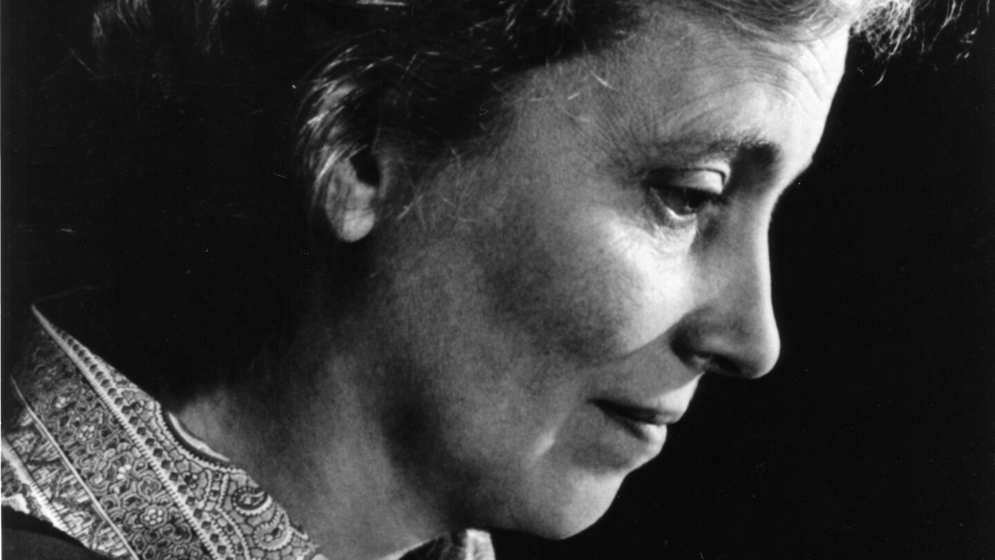 Dorothy Crowfoot Hodgkin – AIP.ORG Dorothy Crowfoot Hodgkin – AIP.ORG