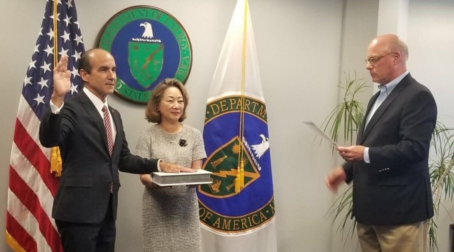 Mark Menezes Sworn In as Deputy Energy Secretary