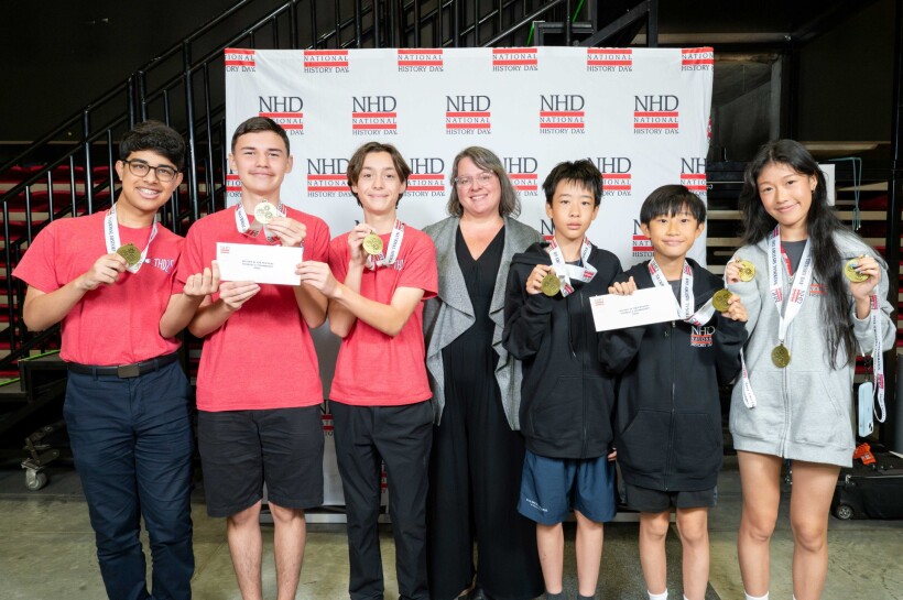 thumbnail_PhysicalSciencesTechnologyFullGroup (1) (2).jpg